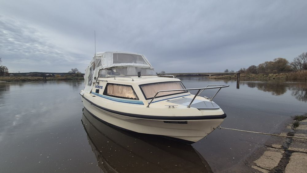 Łódź łódka yacht motorówka cranchi holiday  sypialka przyczepa