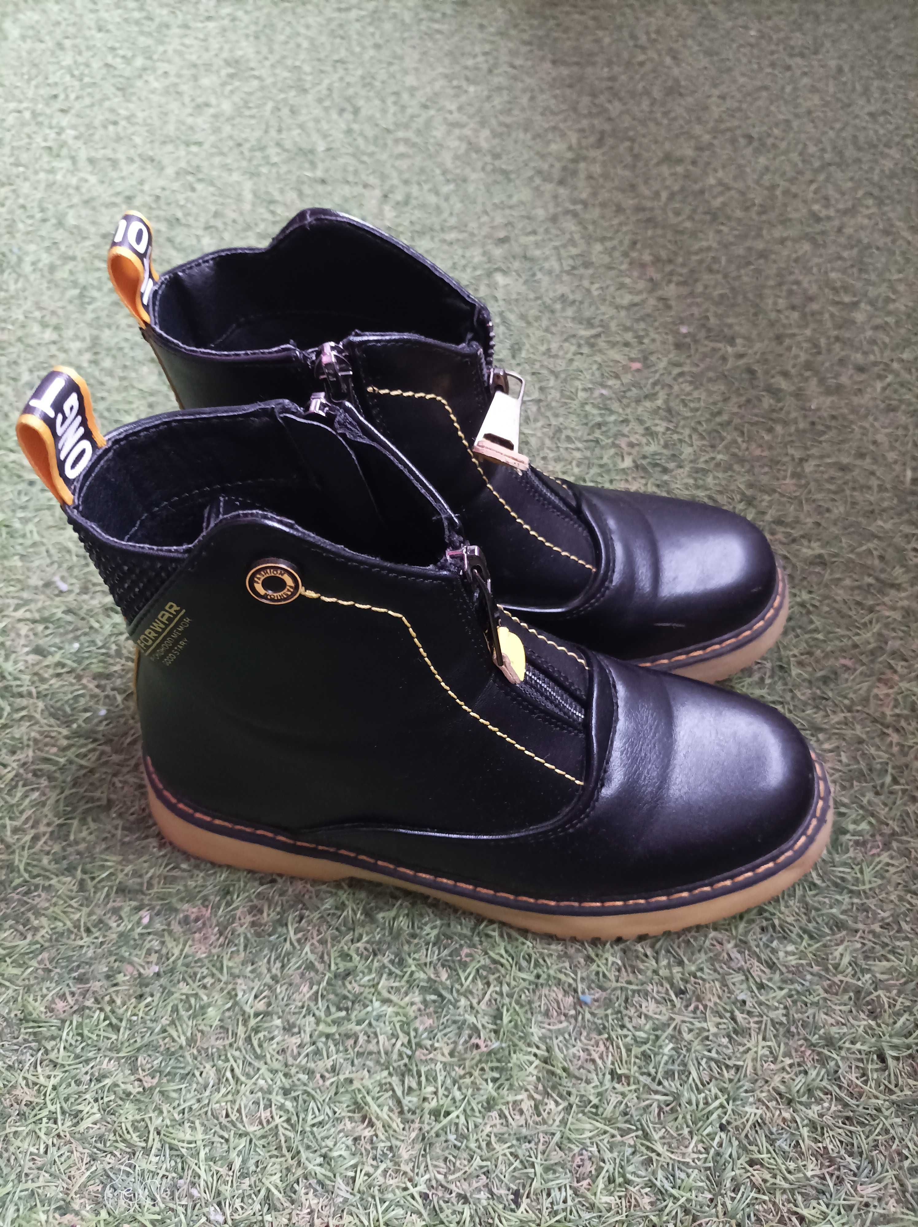 Botki dla dziewczynki, sklep Born2be, rozmiar 35 cm, dł.wkładki 21,2cm