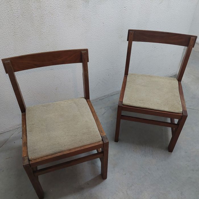 Duas cadeiras vintage para restauro.