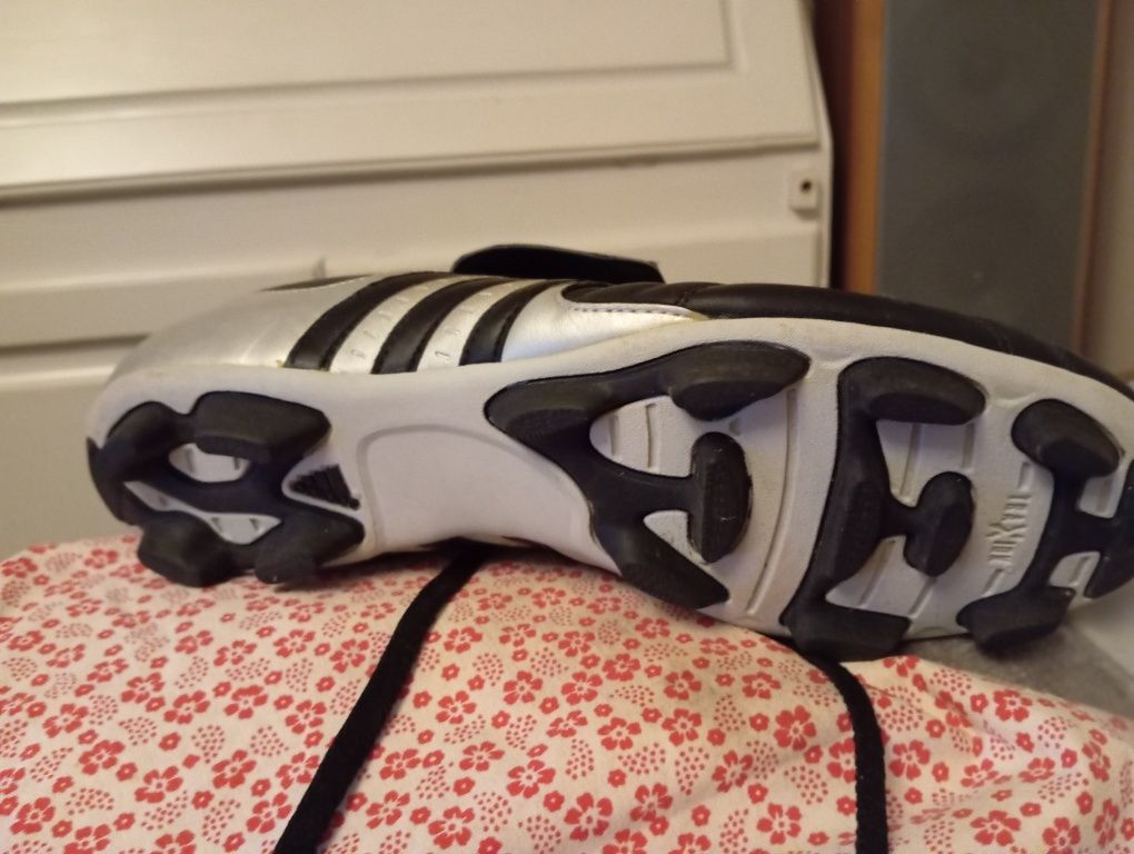 Buty do piłki nożnej firmy Adidas-rozmiar 43