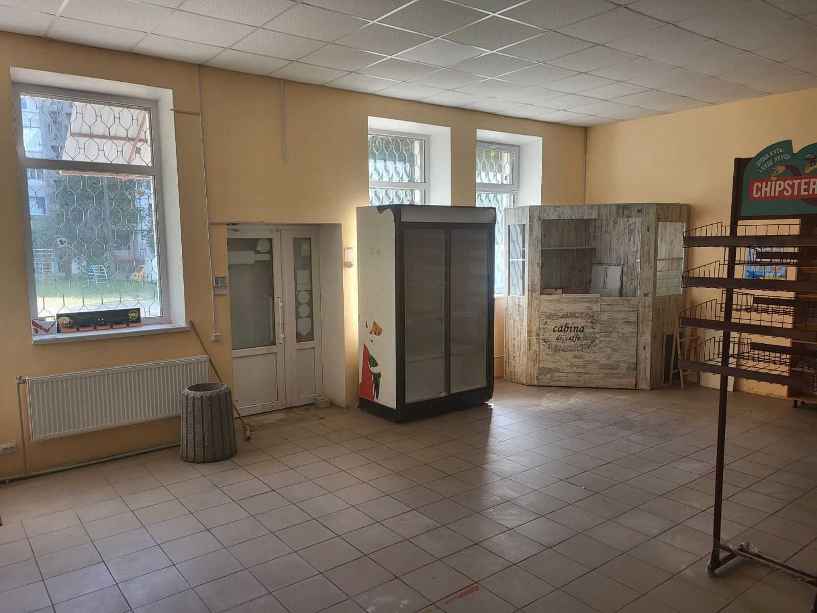 Продам магазин.  Приміщення 78 та 51 м.кв. 129 м.кв. Обєднані
