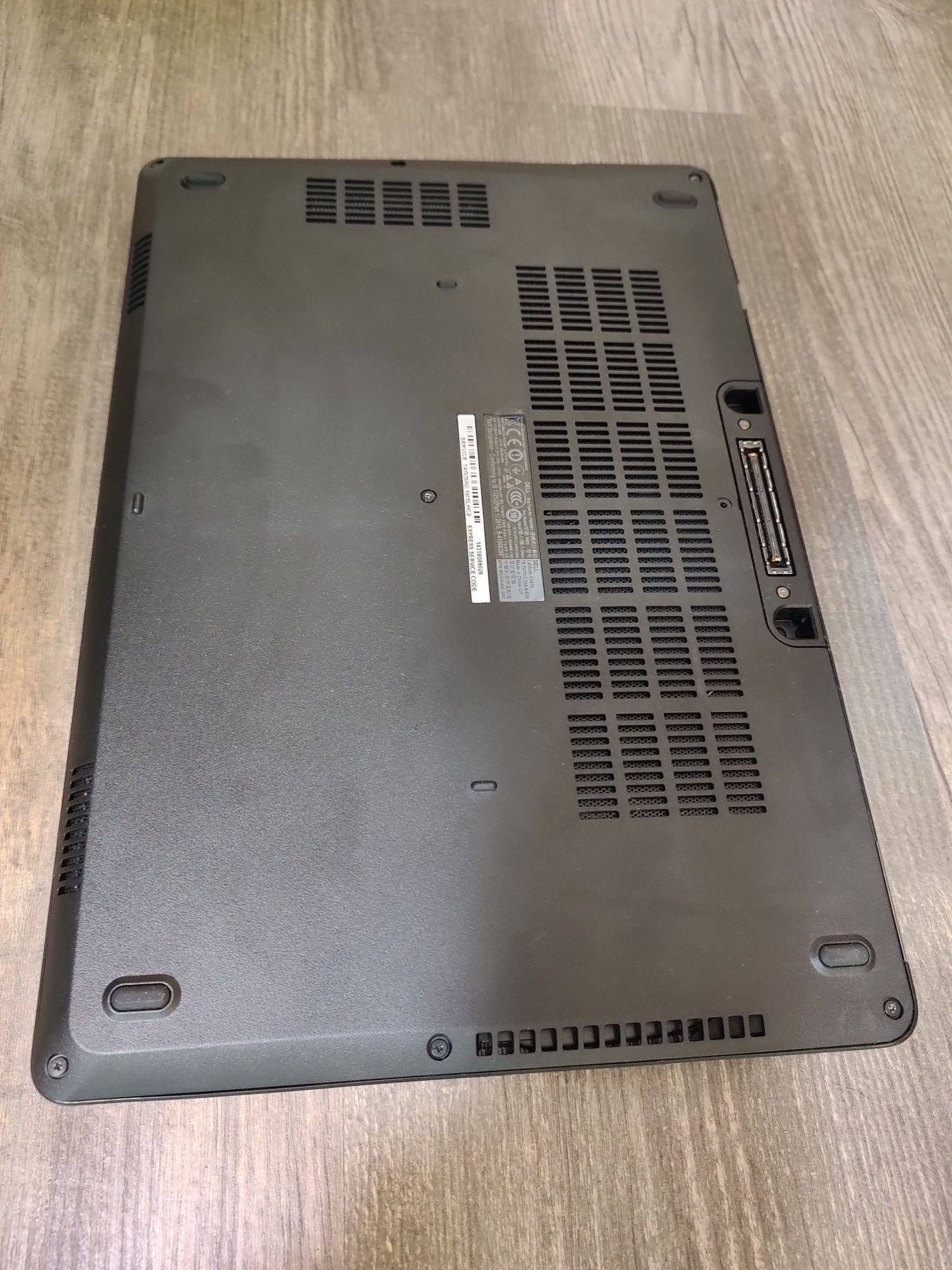 Ігровий Dell Latitude E5470, 14 IPS, i5-6440,256SSD,Radeon R7 M360 2gb