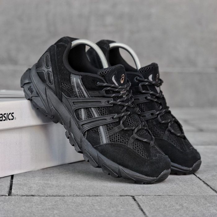 Кросівки Nike
• Розміри: 40(25,5 см), 41(26 см), 42(26,5 см), 43(27,5
