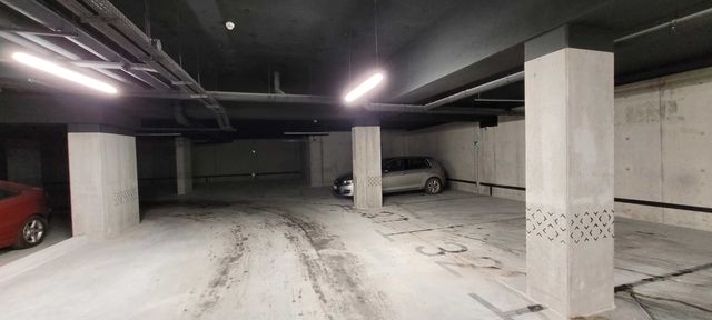 Wynajmę miejsce parkingowe w garażu podziemnym ul Targowa Artystyczne