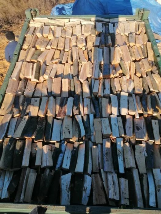 Дрова дуб акація без посередників сухі та складені. 3-8-10-37.5 м3