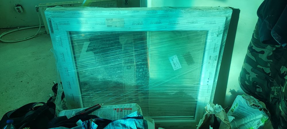 Nowe okno PCV lewe  rozwierno uchylne  100x90 1000x900