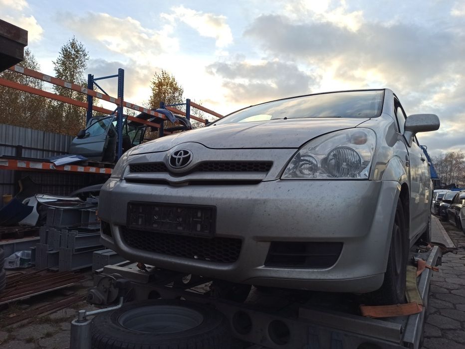 Toyota Corolla 2 Verso ll 04-07 zderzak przód 1c0 maska błotnik