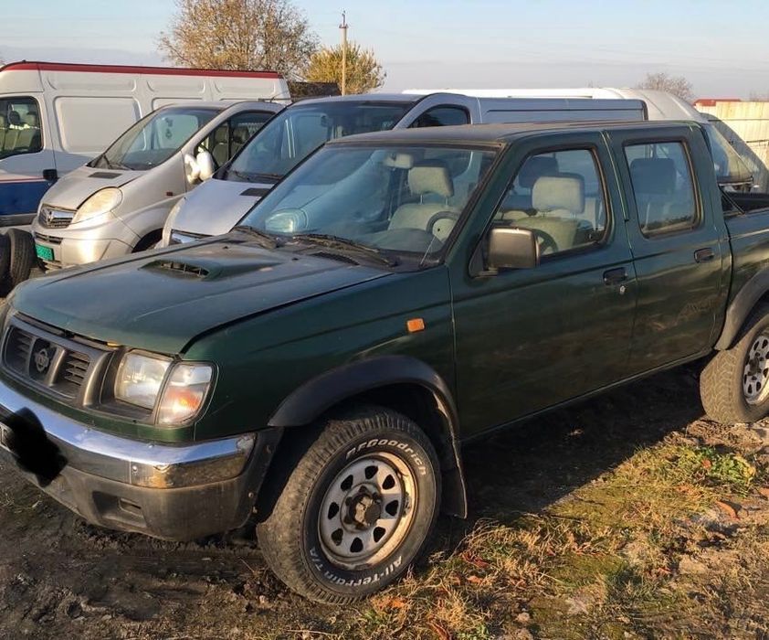 Nissan Navara; Mitsubishi L200