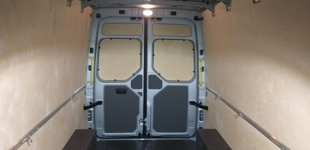 ZABUDOWA BUSA Volkswagen Crafter/MAN TGE-boki, podłoga, nadkola MONTAŻ