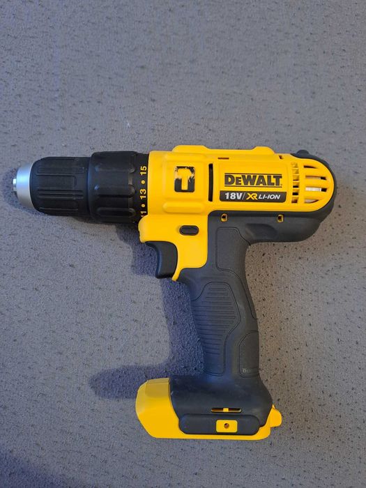 Wiertarko-wkrętarka udarowa DeWalt DCD776