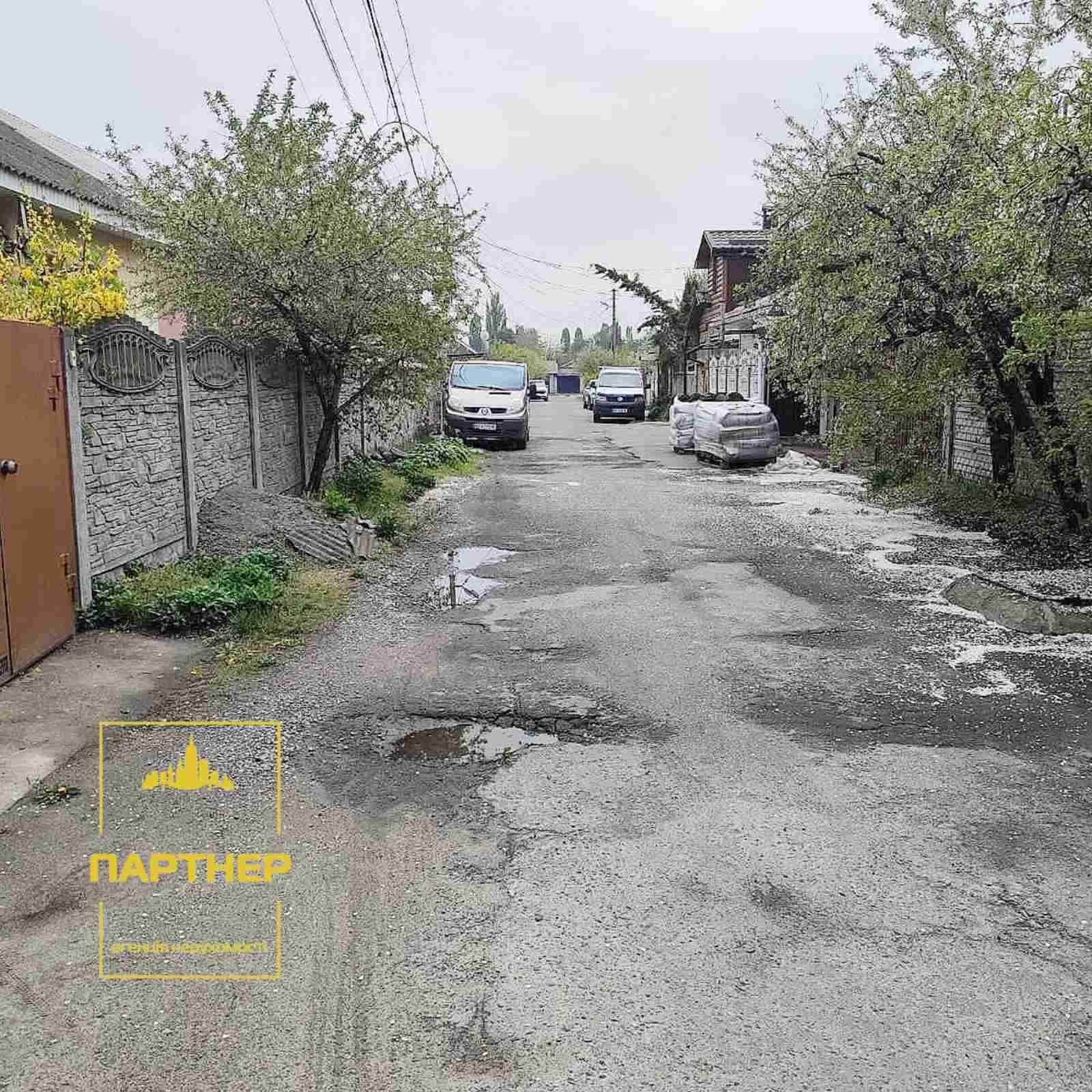 Продам  1\2  частину  будинку   район  пивзаводу  у Кременчуці