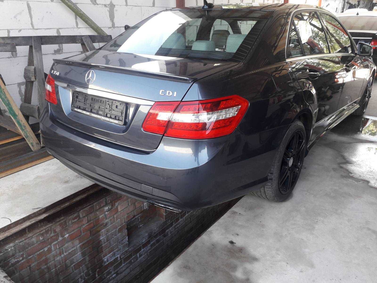 Двері задні ліві+праві Mercedes Benz W212 E350