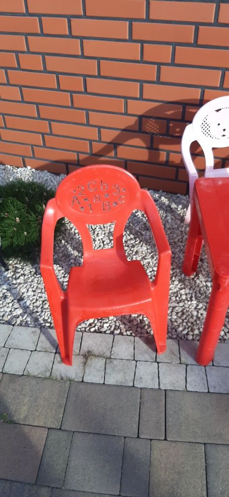 Sprzedam stolik i 3 krzesełka