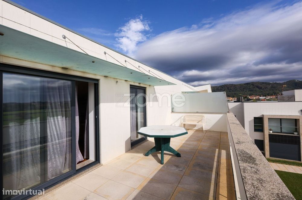 Apartamento T2+1 Duplex em Cond. Fechado com Piscina Cepães, Espose...