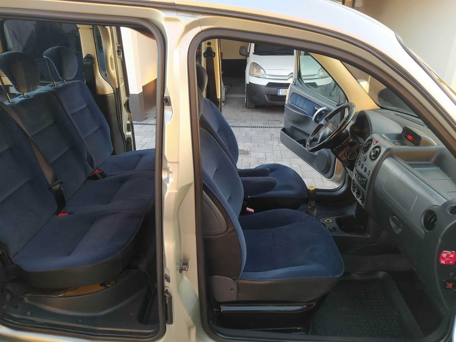 1,6 hdi. KLIMA. 4 drzwi. TEMPOMAT. 90 koni. PANORAMICZNY DACH