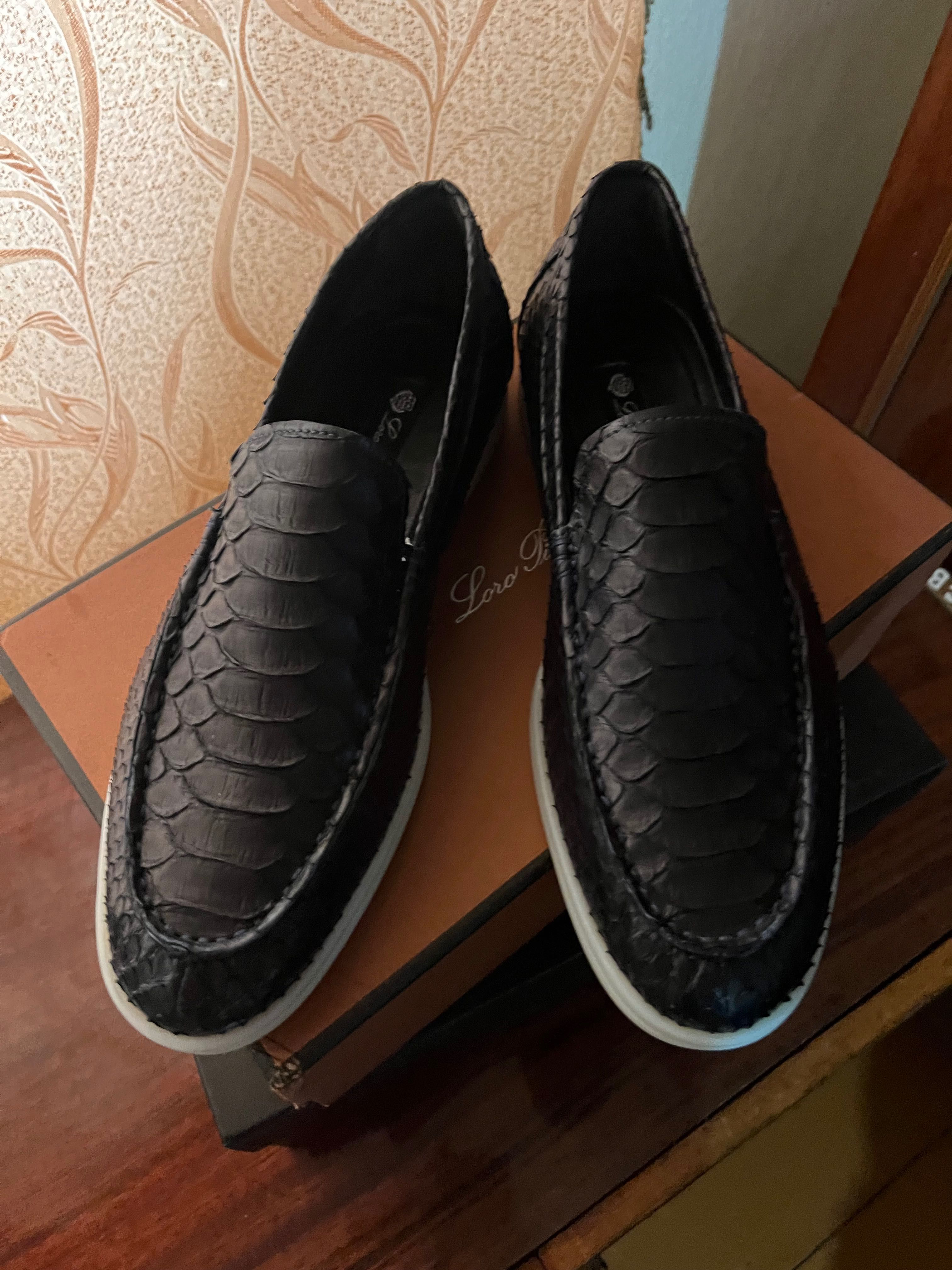 Лоферы Loro Piana мужские из кожи питона