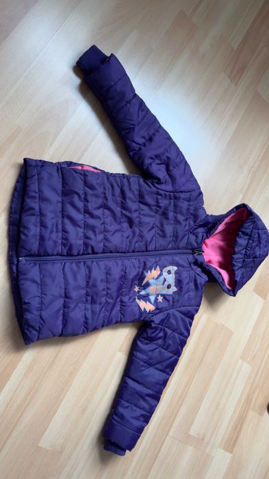 Fioletowa ocieplana polarem kurtka firmy Kuniboo rozmiar 110-116cm