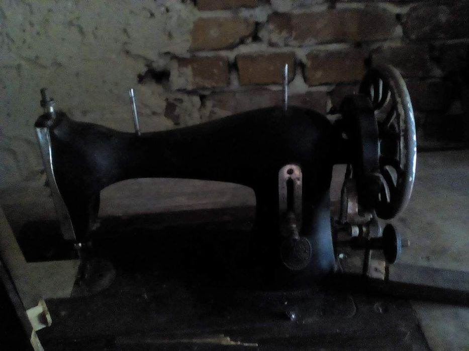 Швейна машинка ретро R&G