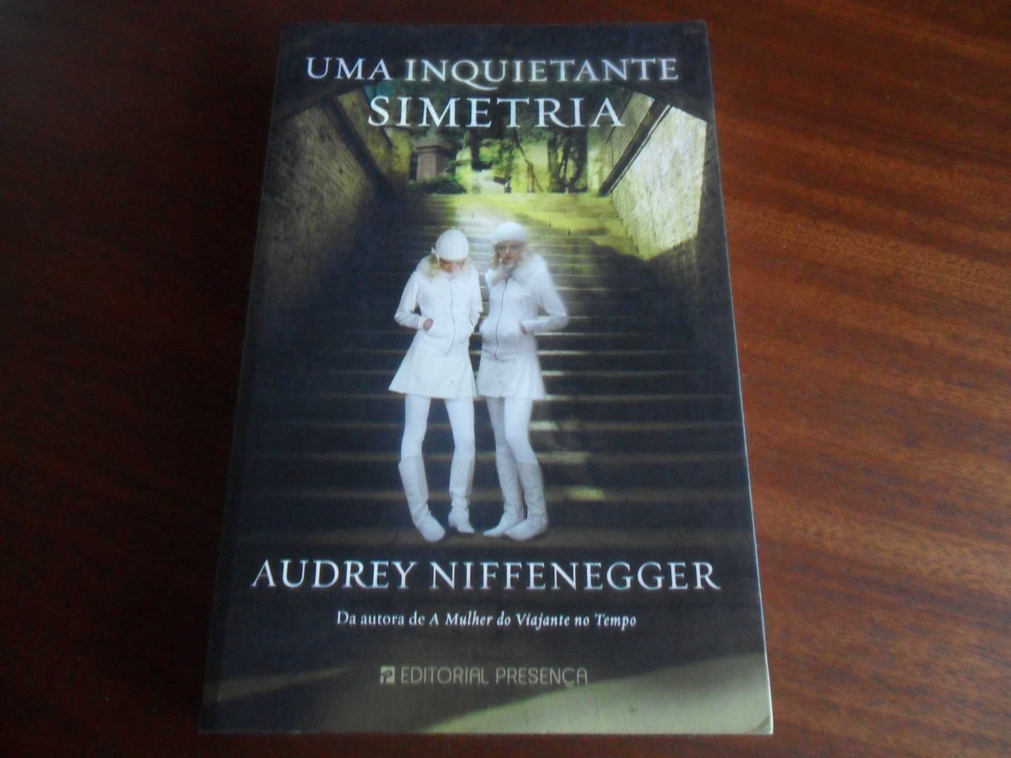 "Uma Inquietante Simetria" de Audrey Niffenegger - 1ª Edição de 2011