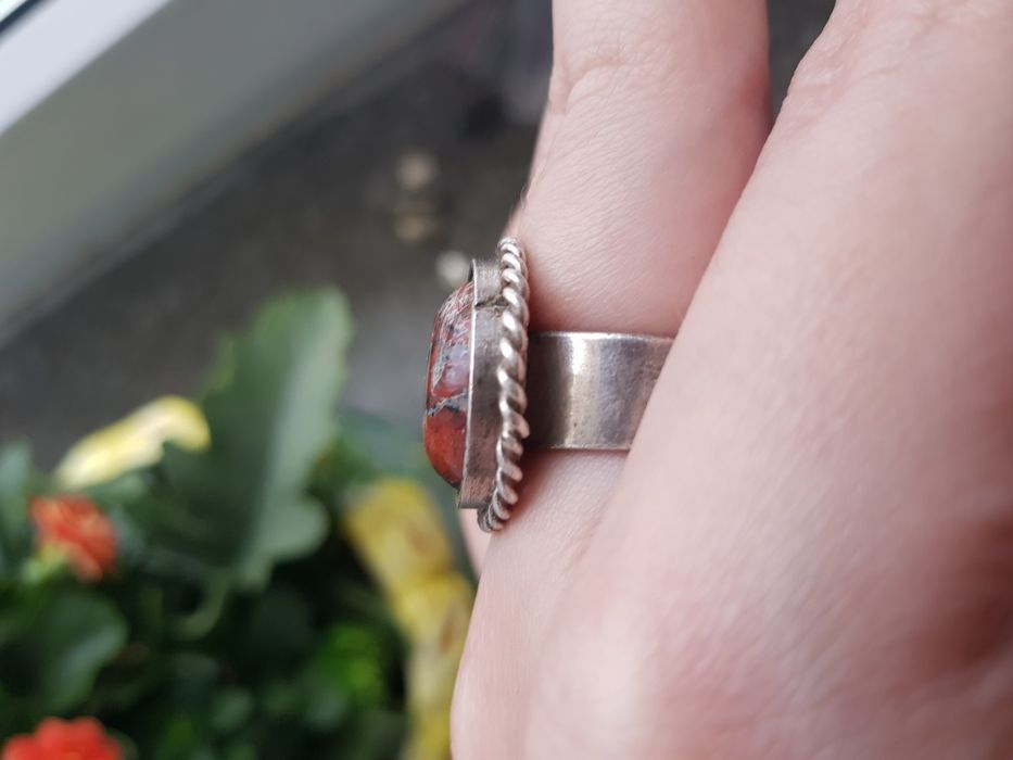 Pierścionek jaspis metalowiec kamień naturalny