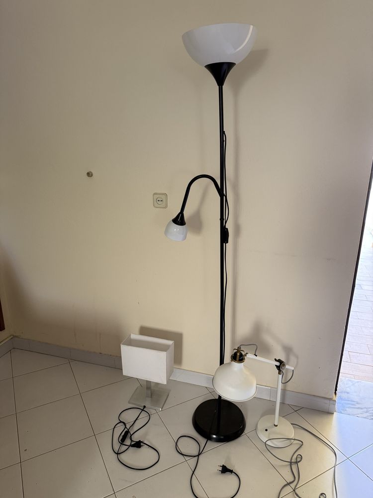 Candeeiros Ikea brancos e pretos