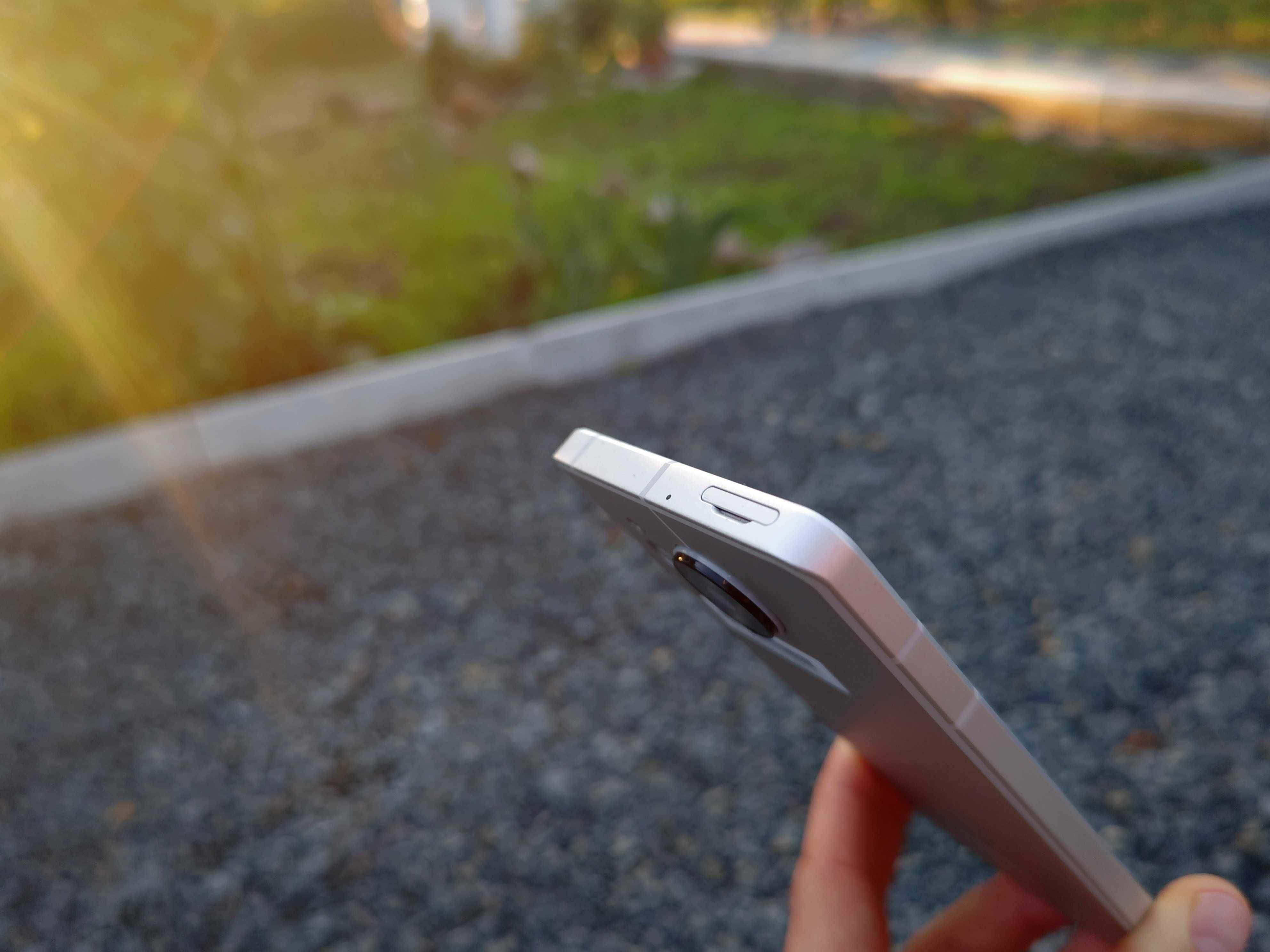 Протиударний смартфон Sharp A208SH (2sim,5050ma,6.4" 240гц,IP68,6\128)