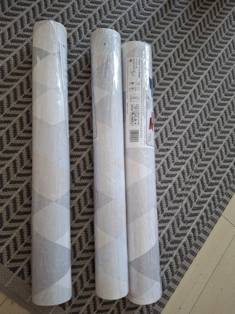 3 rolki tapety winylowej. Zapakowane romby pastelowe  10,05 m x 0,53 m