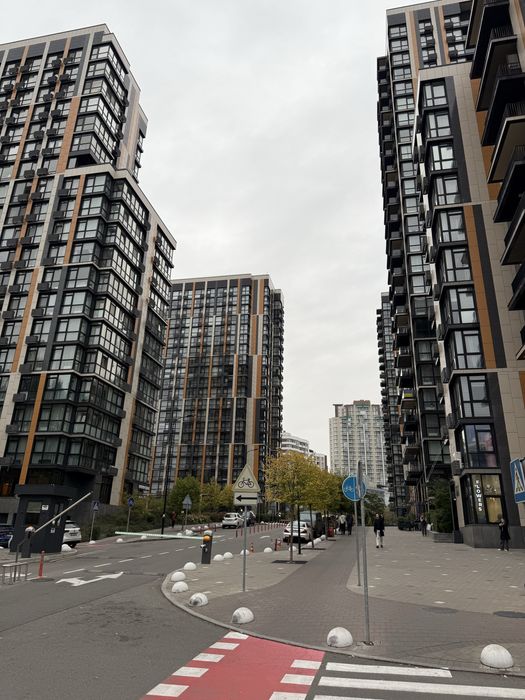 Продаж нежитлового приміщення на вул. Предславинська