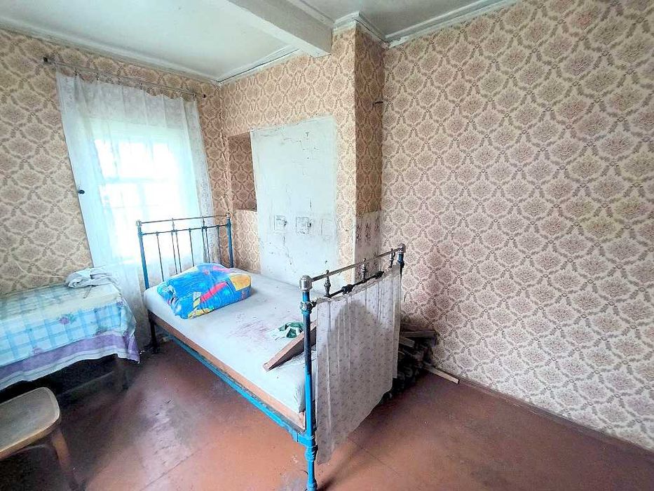 Продам будиночок неподалік є озера та ліс.Від Києва 25км.