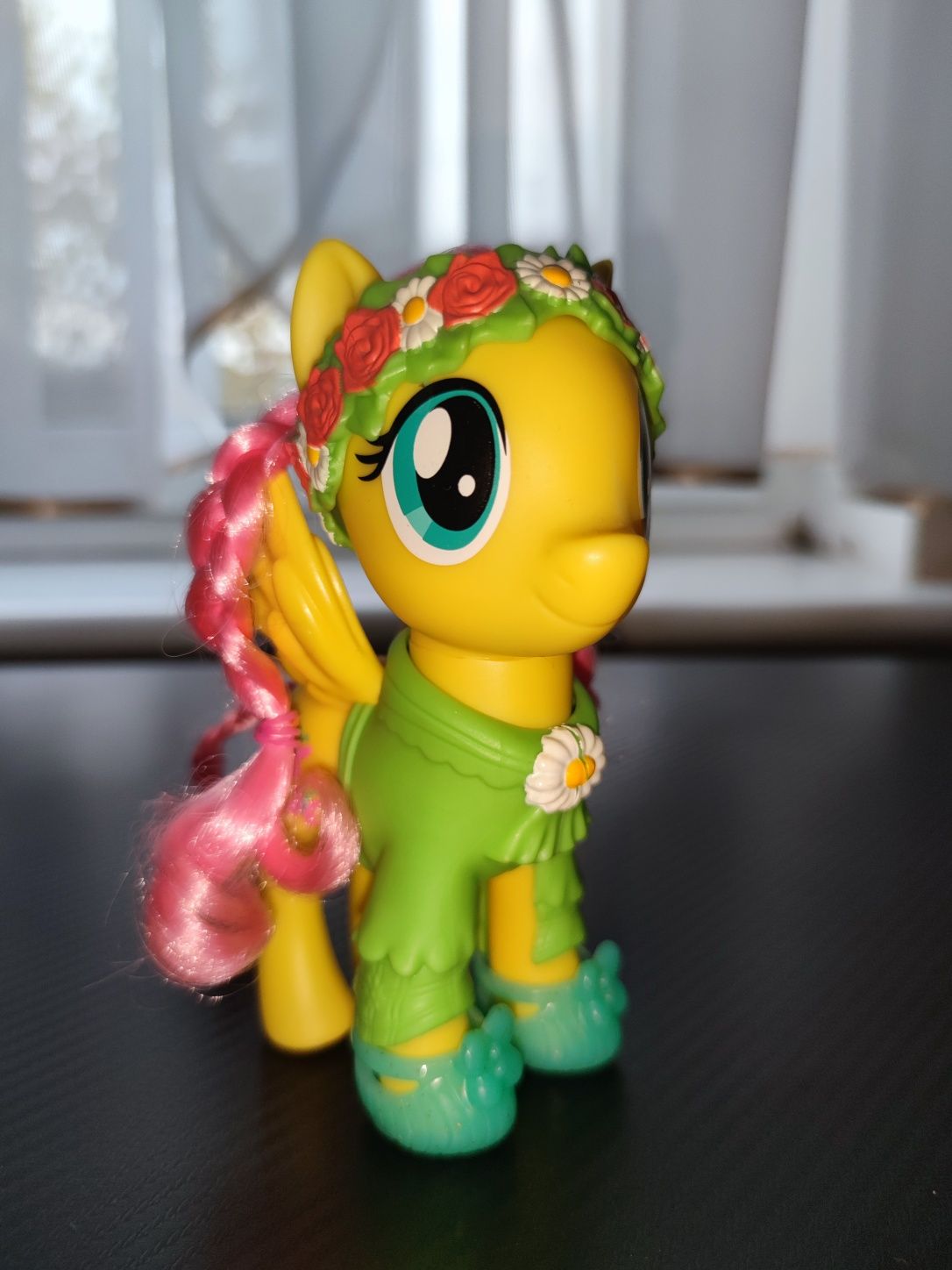 Figurka Fluttershy My Little Pony z ubrankami
