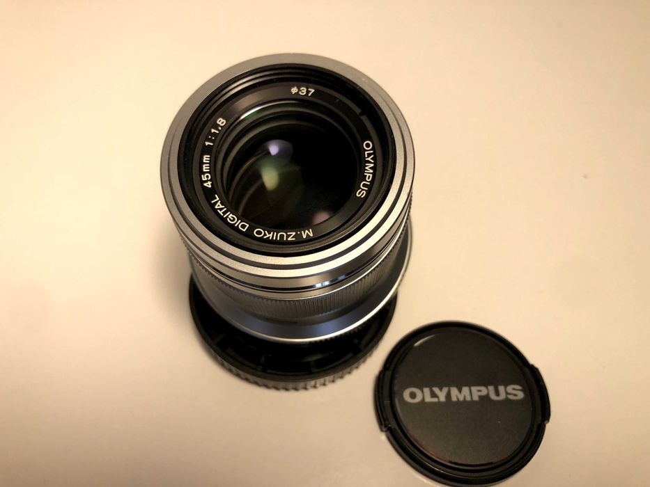 Olympus  ZUIKO 45mm f1.8 (prata)