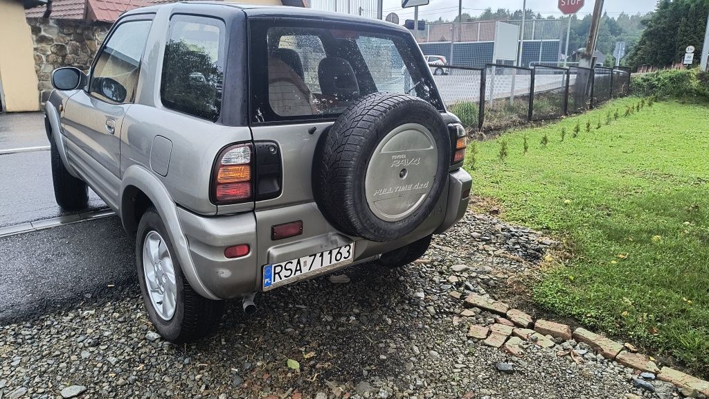 Toyota RAV4.  Napęd 4x4.