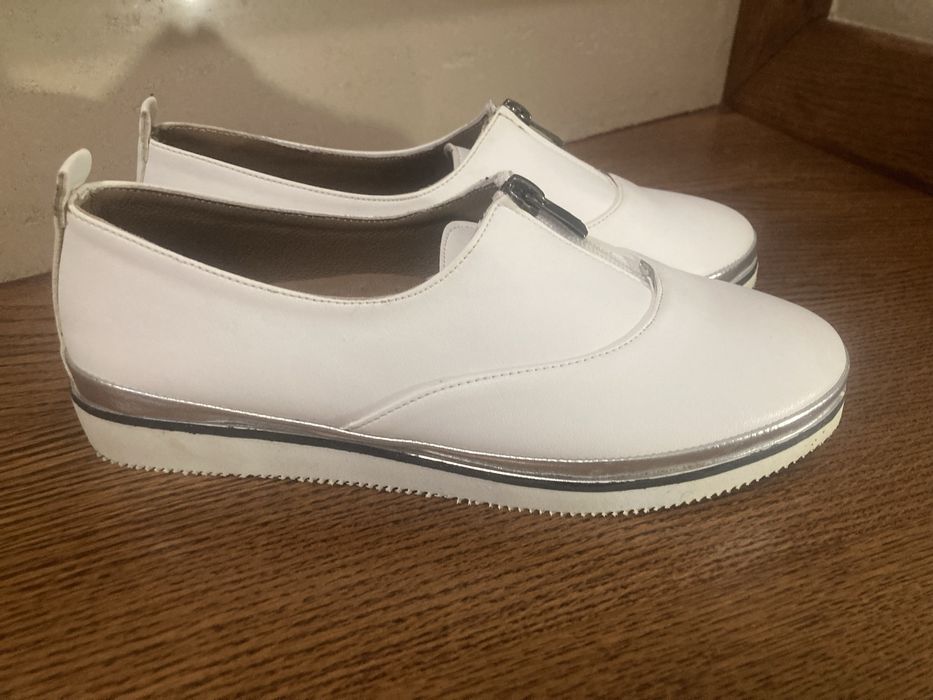 Балетки, туфлі, кеди