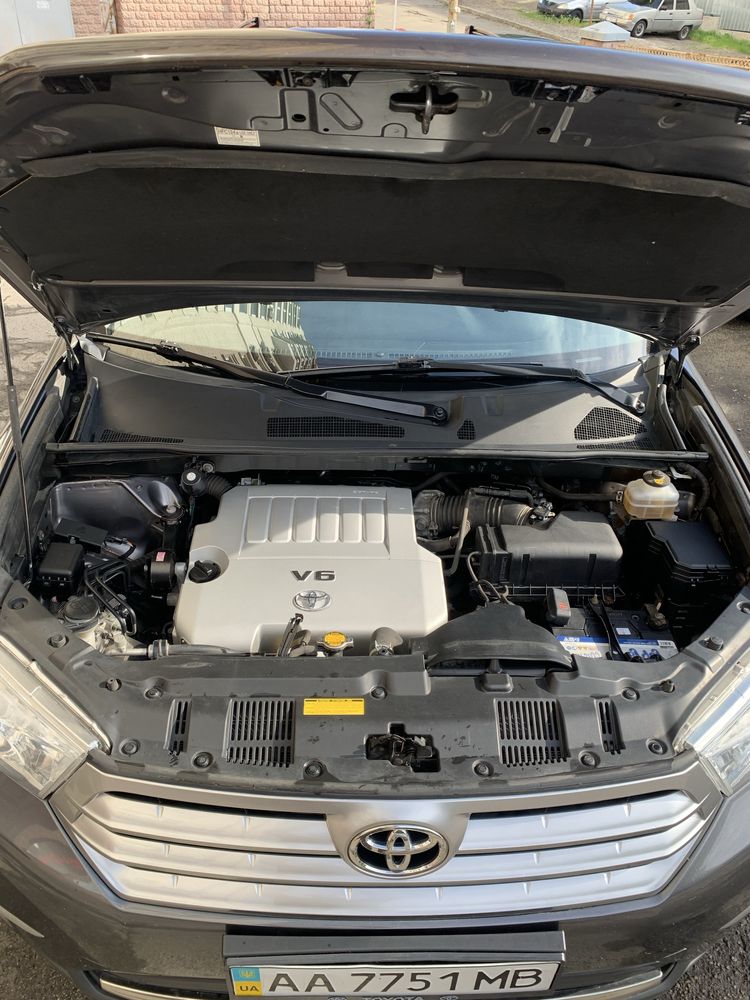 Toyota Highlander 2012 AWD XLE