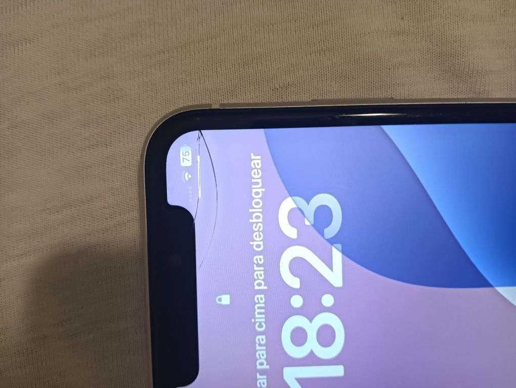 iPhone 11 64gb em bom estado