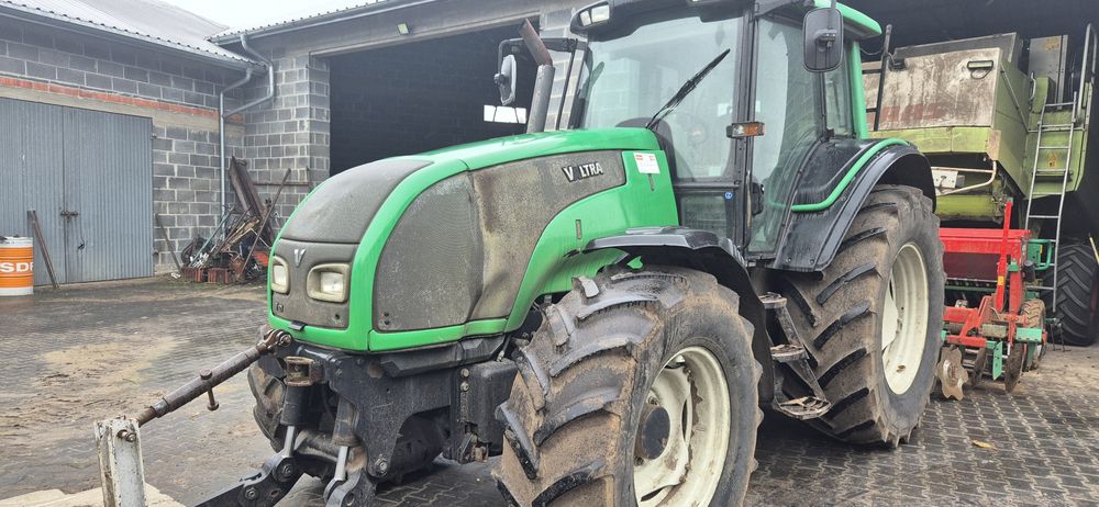 Ciągnik Valtra T121