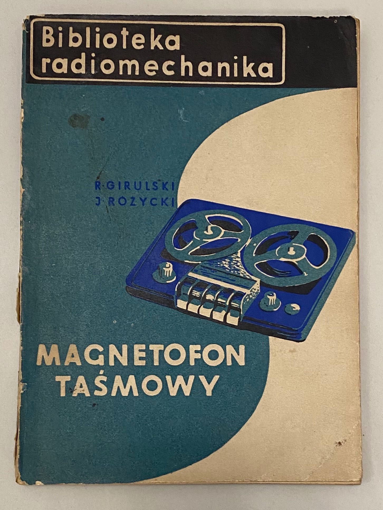 Magnetofon taśmowy.