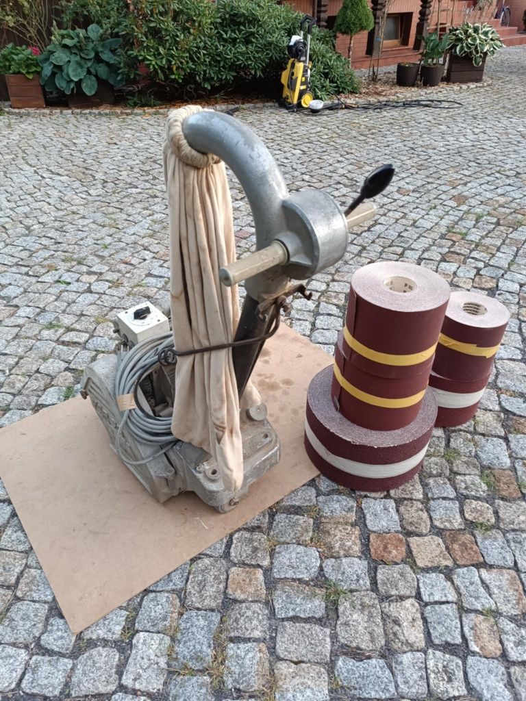 cyklinirka do parkietu wraz z dużym zapasem papieru ściernego