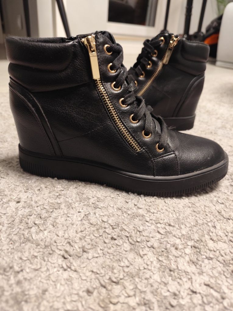 Buty botki na koturnie eleganckie