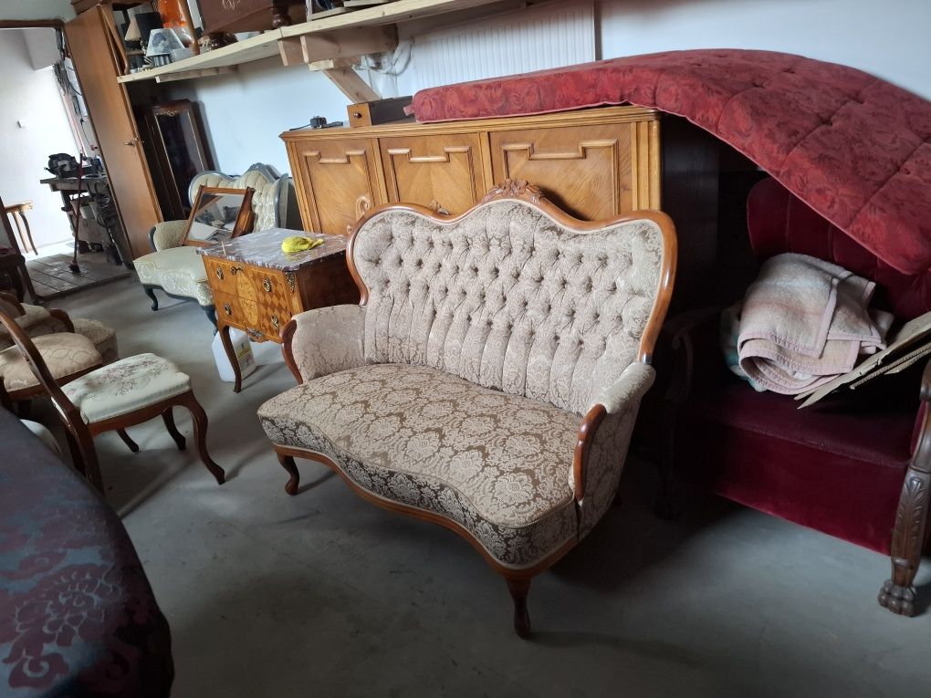 Sofa dwuosobowa i dwa fotele