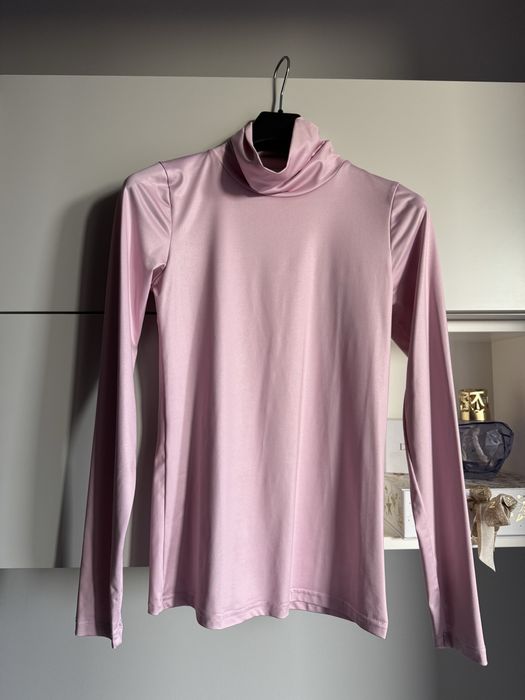 Dopasowany różowy golf Bizuu w rozmiare 34