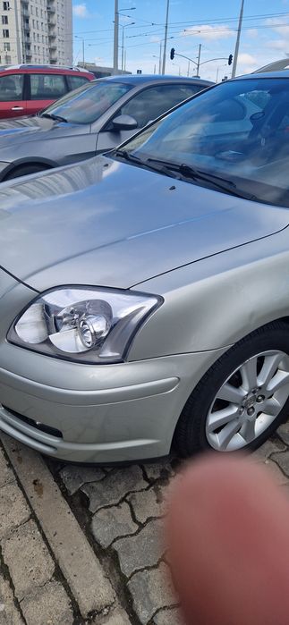 Toyota Avensis 2005 rok