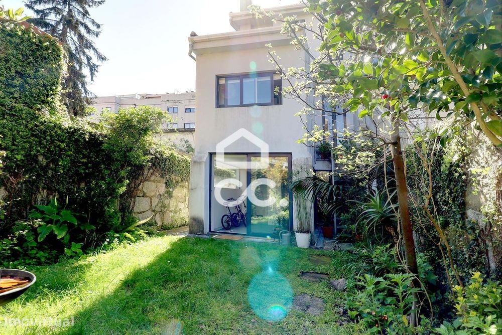 Moradia Clássica Renovada no Coração do Porto – Conforto e Elegância n
