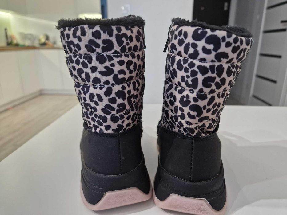 Buty zimowe, śniegowce dla dziewczynki Reserved rozmiar 27