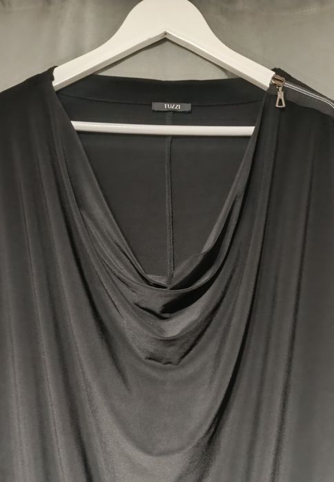 Czarna sukienka dekolt fala Xxl na