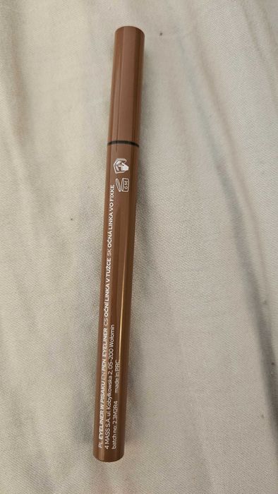 Claresa line so fine eyeliner truly brown eyeliner