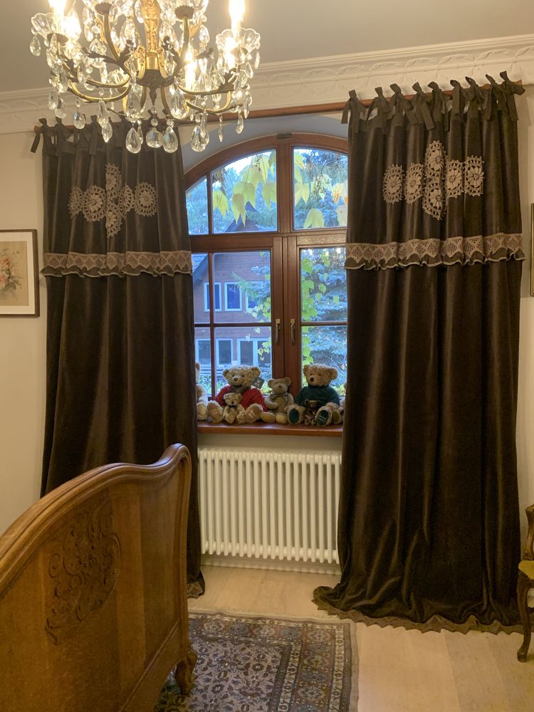 штори партьери Велюр Laura Ashley