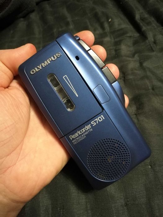 Синій диктофон Olympus