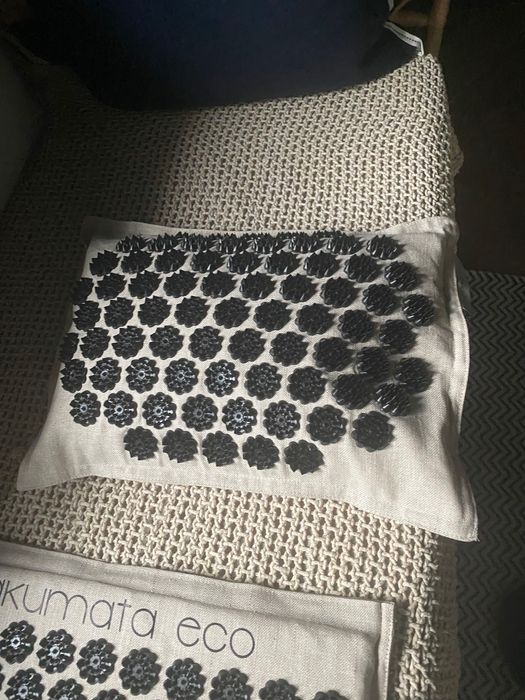 Mata do akupresury z poduszką na głowę z lnu i gryki