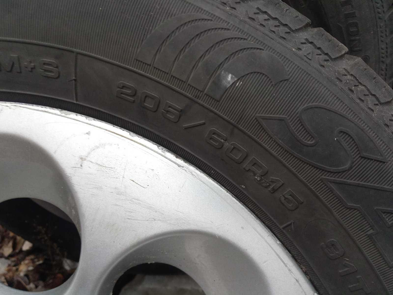 Шина 205/60R15 Зимова Sava  (є 4 штуки)